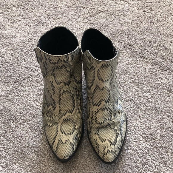 Sam Edelman Circus python print booties sz 7.5 - Picture 4 of 7